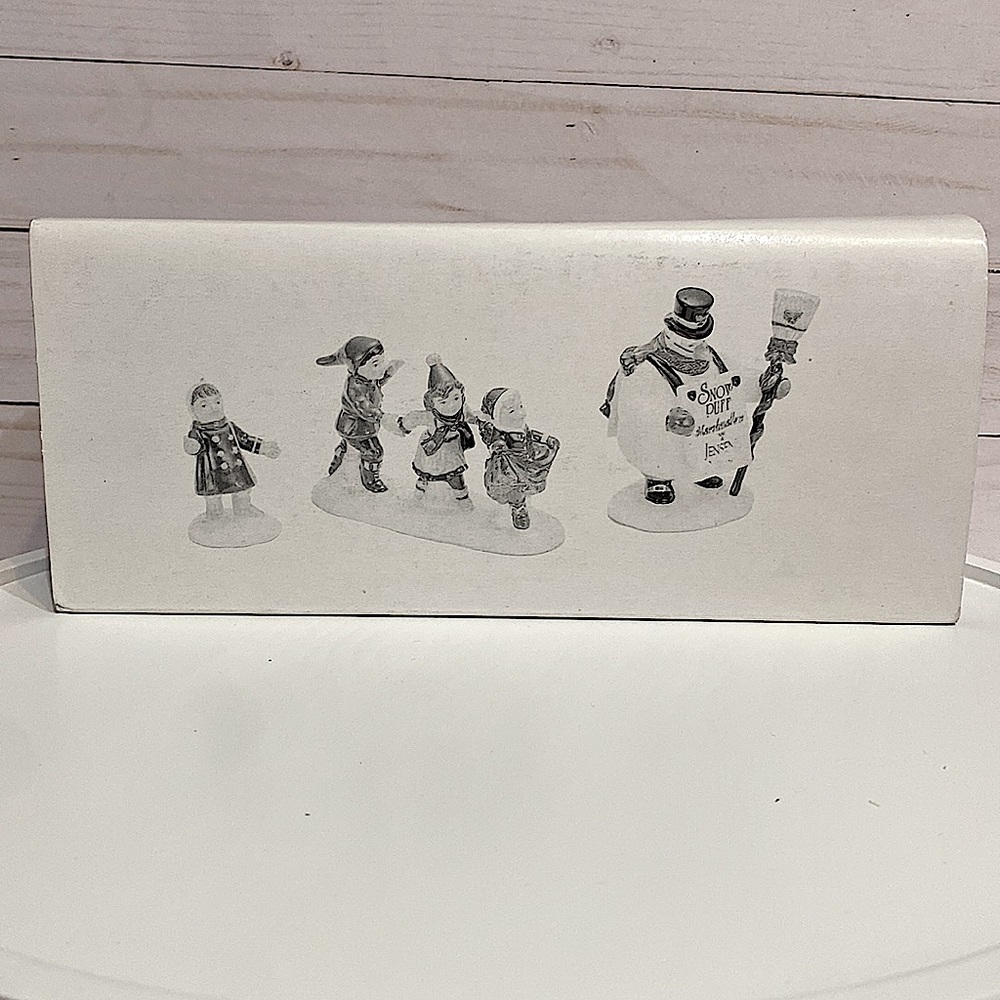 DEPARTMENT 56 - He Led Them Down The Streets Of Town - Original Snow Village - Picture 8 of 9